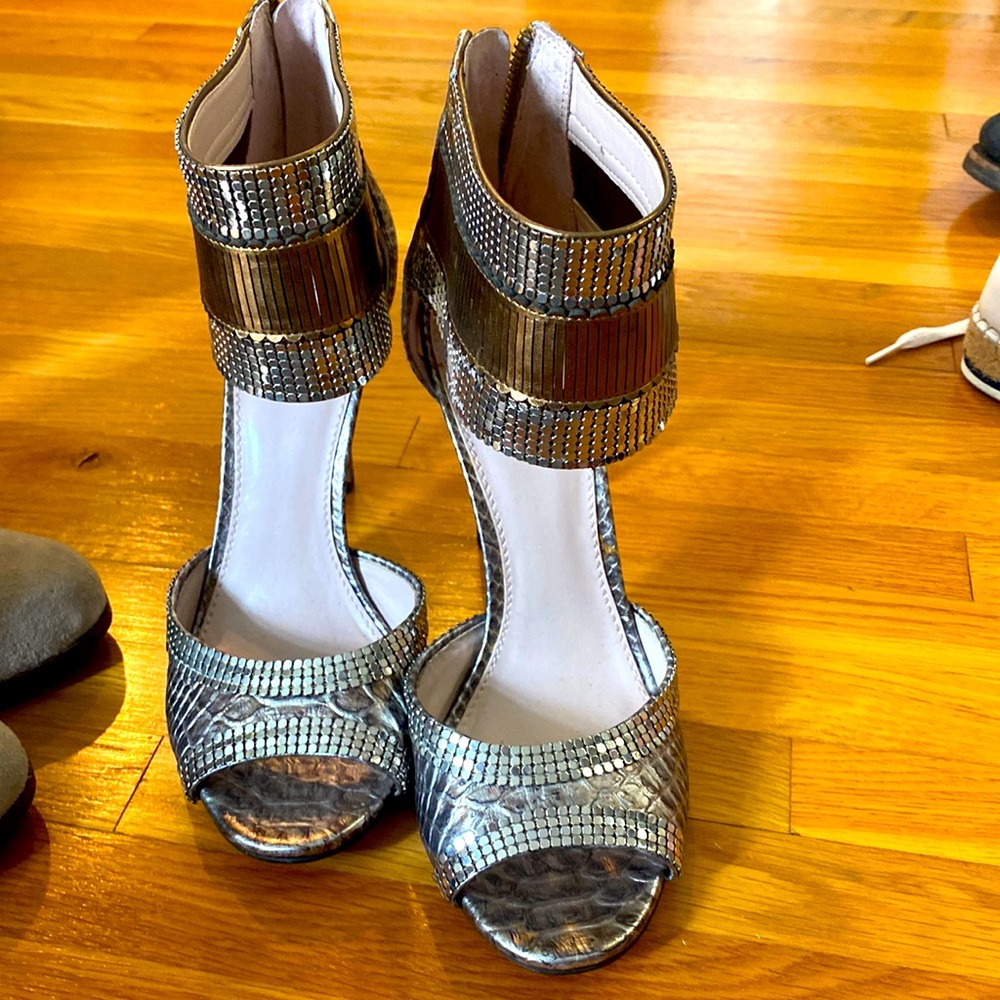 Vince Camuto heels NWOT